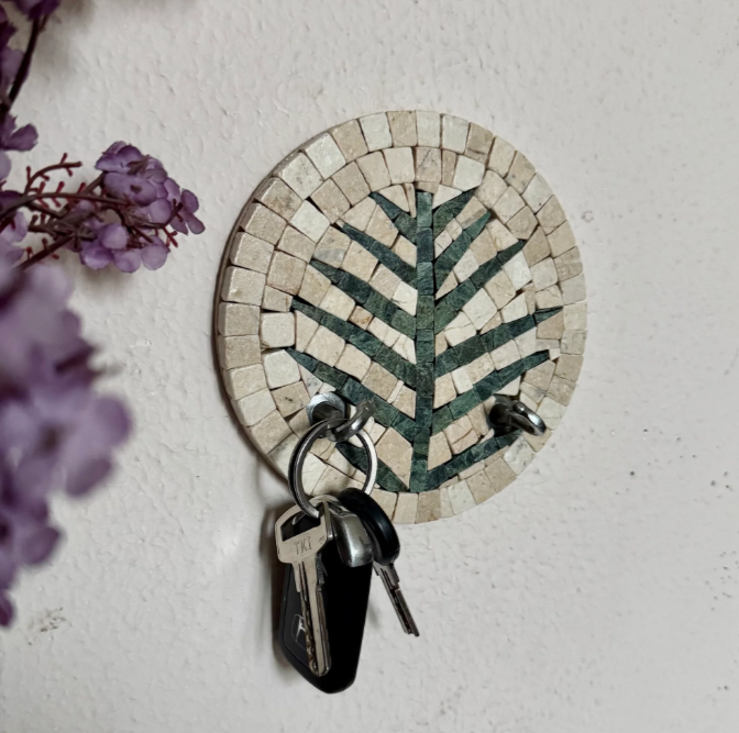 Handcrafted Mosaic Key Holder – Stylish & Functional Tea Leaf Wall Art