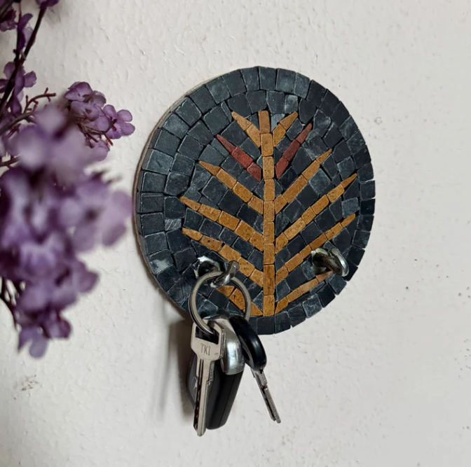 Handcrafted Mosaic Key Holder – Stylish & Functional Black Tea Leaf Wall Art