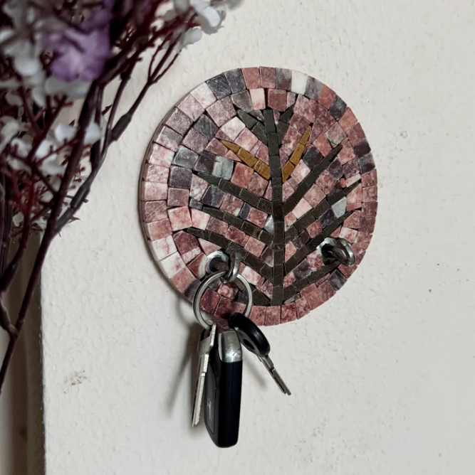 Handcrafted Mosaic Key Holder – Stylish & Functional Strawbery Tea Leaf Wall Art